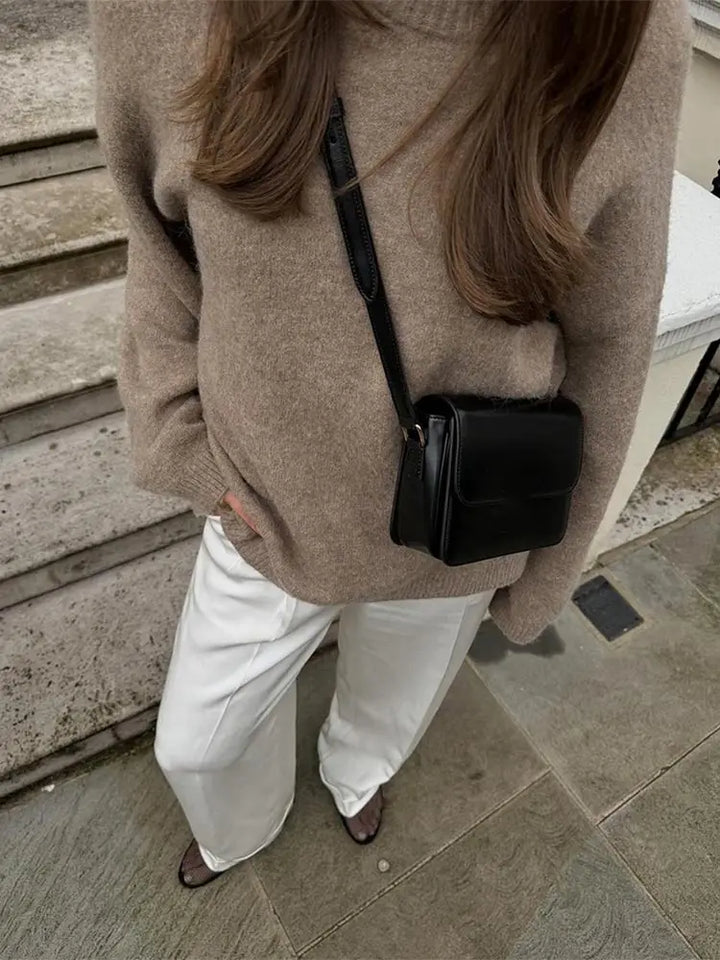 PLUSH OVERSIZED SWEATER | CASUAL COMFORT MEETS CHIC SIMPLICITY
