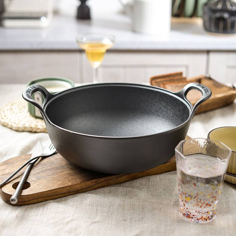 Uncoated Cast Iron Pot with Two Handles Pot with Glass Lid 1
